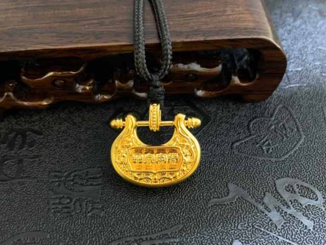 美国消费者信心小幅改善 金价重回5000美元上方