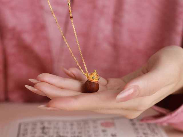 2025版熊猫纪念币150克精制金币现在市场价是多少（2026年03月02日）