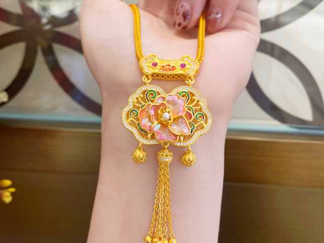 长春潮宏基今日黄金价格查询（2026年2月17日）